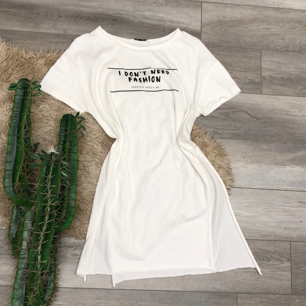 Graphic tee w/ side slits